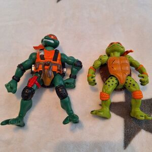 Lot of 2 Michelangelo TMNT Figures 2005 Monster Trappers & 2023 Movie Star‎